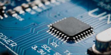 Chip, Internet, Giao hàng, Thanh toán online, những siêu vũ khí của thời đại mới